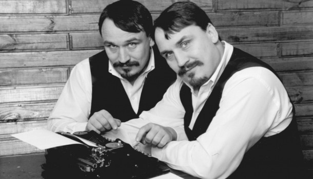 Брати Капранови – «автори» книжки «Веселих свят!». Джерело: http://svitovyd.info/2014/%D0%BD%D0%BE%D0%B2%D0%B8%D0%BD%D0%B8/%D0%B1%D1%80%D0%B0%D1%82%D0%B8-%D0%BA%D0%B0%D0%BF%D1%80%D0%B0%D0%BD%D0%BE%D0%B2%D0%B8-%D0%B2%D0%B8%D0%B4%D0%B0%D0%BB%D0%B8-%D0%BD%D0%BE%D0%B2%D1%83-%D0%BA%D0%BD%D0%B8%D0%B6%D0%BA%D1%83-%D0%B7-%D0%BE/